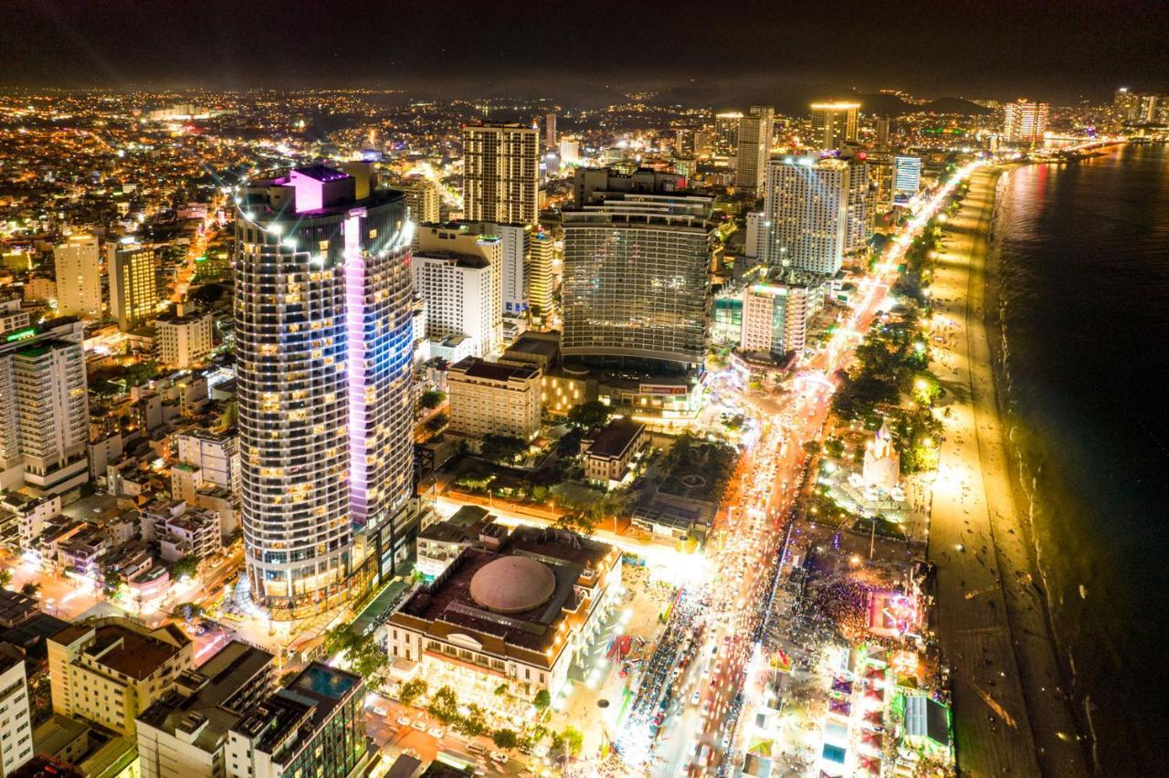 Căn hộ sang trọng đối diện biển và quảng trường Apartamento Nha Trang Exterior foto
