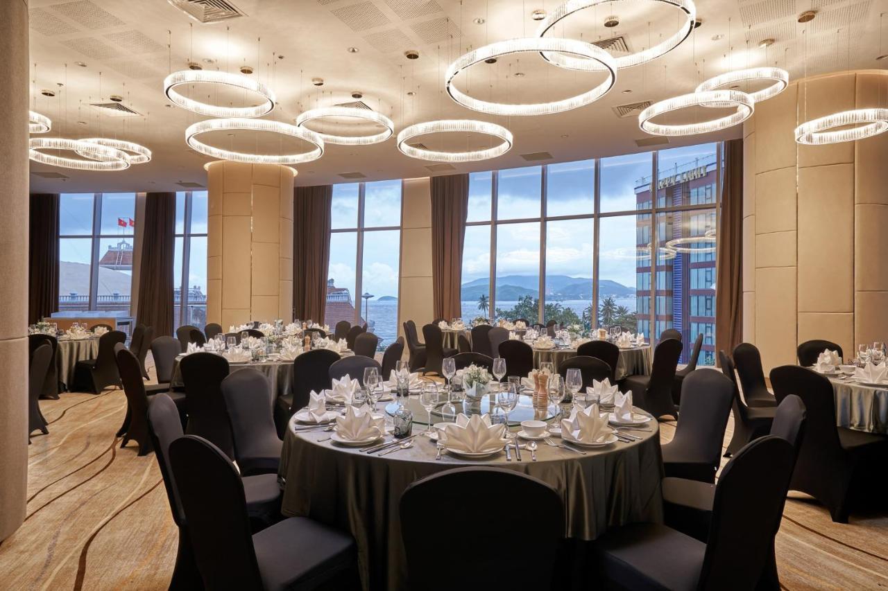 Căn hộ sang trọng đối diện biển và quảng trường Apartamento Nha Trang Exterior foto