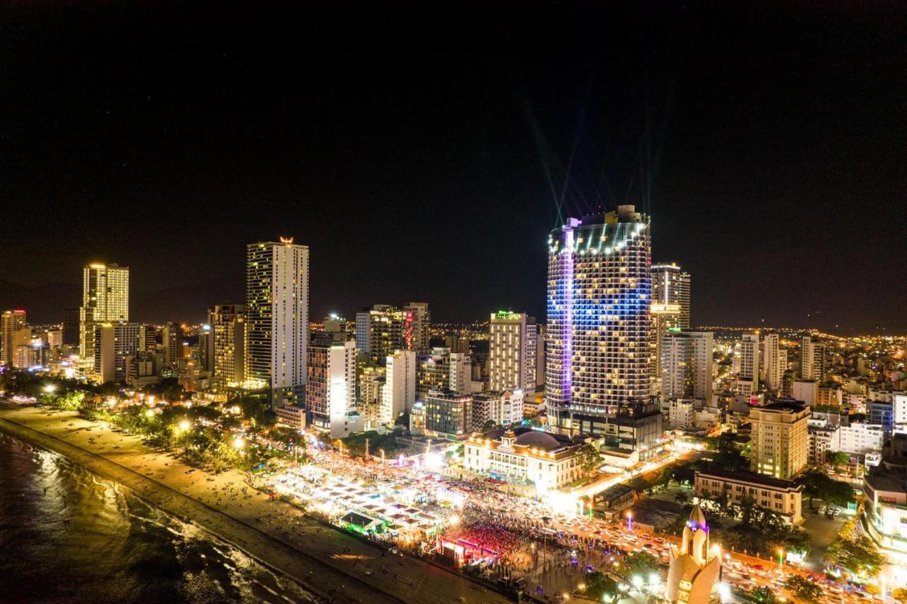 Căn hộ sang trọng đối diện biển và quảng trường Apartamento Nha Trang Exterior foto